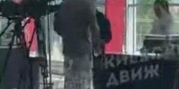 Безкоштовна їжа та десятки кухарів: що відбувається у популярному ТРЦ Києва