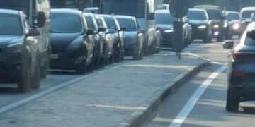 Київ стоїть у заторах: рух на під’їзді до столиці майже зупинено