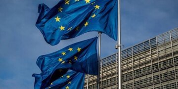 Українці мобілізаційного віку, які вже перебувають у ЄС, не втратять тимчасовий захист – Єврокомісія