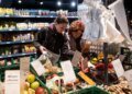 Цены на продукты летом 2026 года: дефицит фруктов и недорогой набор для борща