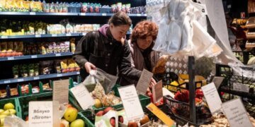 Цены на продукты летом 2026 года: дефицит фруктов и недорогой набор для борща