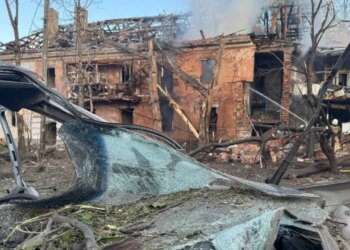 В Днепре кричат о помощи: удар РФ унес 6 жизней, под завалами ищут выживших. ВИДЕО