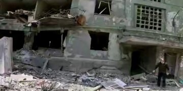 Парамедики полиции спасли мужчину из-под завалов в Дружковке. ВИДЕО
