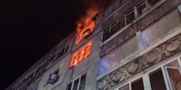 росіяни атакували Павлоград, спалахнула пожежа у багатоповерхівці