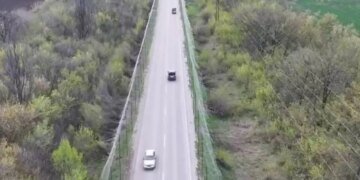 «Каждый защищенный километр — это спасенные жизни»: Украина расширяет масштабы антидроновой защиты дорог