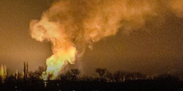 Генштаб підтвердив ураження одних з найбільших нафтобаз у Криму та пункту управління фсб