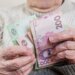 Пенсии хотят рассчитывать по-новому: кому Кабмин обещает перерасчет выплат