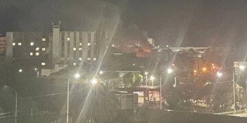 Нічна атака на Крим спричинила пожежі та знеструмлення Севастополя
