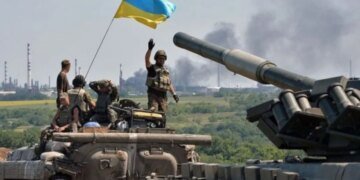 Наземные работы с пулеметом уничтожают вражеские беспилотники FPV: впечатляющие кадры