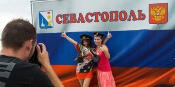 Паника в Севастополе: российские адмиралы пакуют чемоданы и распродают квартиры