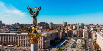 Щонайменше четверо загиблих та десятки поранених – Київ зазнав комбінованої атаки ворога