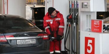 Кремль разрешил выпускать «грязное» топливо из-за атак ВСУ