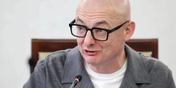 Орденопад продолжается: польский политик демонстративно вернул две госнаграды Украины