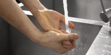 Украинцам пересчитают тарифы на воду: сколько будет стоить кубометр