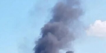 16 мощных взрывов за час: на стратегическую ТЭЦ оккупантов в Крыму прилетели дроны. ВИДЕО