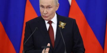 "Київ відступає по всій лінії фронту, тому вдається до тероризму" – про що ще набрехав путін під час з'їзду "єдиної росії"