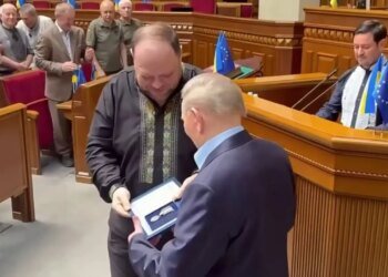 Плевок в историю: украинцы возмущены награждением Кучмы. ФОТО, ВИДЕО