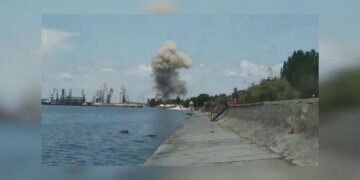Россиянам усложнили снабжение фронта: возле Бердянска поврежден стратегически важный мост