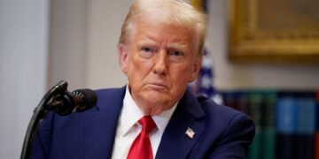 Трамп объявил о полном открытии Ормузкого пролива