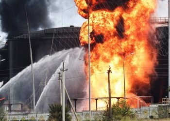 Две крупнейшие нефтебазы в Крыму и объект ФСБ попал под удары Сил обороны