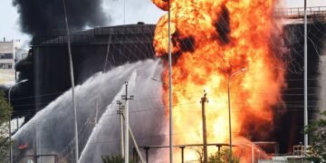 Две крупнейшие нефтебазы в Крыму и объект ФСБ попал под удары Сил обороны