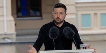 Зеленский готов говорить с Путиным вместо ожидания в очереди войн США