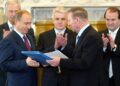 Отмечены Россией. Кто из украинских политиков до сих пор имеет награды от Кремля
