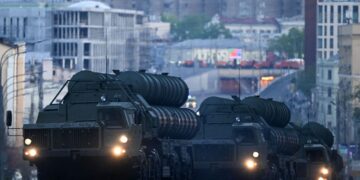 Россия стягивает ПВО к Москве и Керченскому мосту, ослабляя другие направления, – Зеленский
