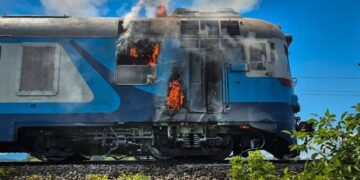 В Закарпатье во время движения загорелся пригородный дизель-поезд