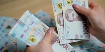 От 2200 до 12300 гривен: какие выплаты доступны украинцам в июне