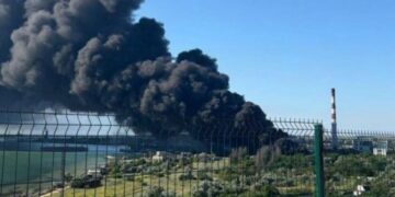 Половина Крыма без света: на полуострове горит ТЭЦ после удара дронов