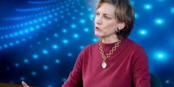 Эпплбаум: Украина не проигрывает, а Россия не знает, как победить в войне