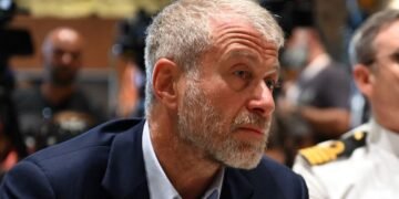 Россия не доверяет США: источник РБК-Украина назвал причину визита Абрамовича в Киев
