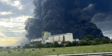 Удар по Славянскому НПЗ: Украина атаковала нефтепереработку за 700 км от границы