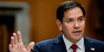 “Это цирк?”: Рубио поскандалил в Конгрессе из-за неудобных вопросов о Трампе