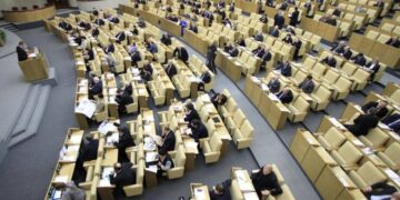 РФ перекладывает цену войны на граждан: будут отбирать имущество релокантов и деньги на ЖКХ