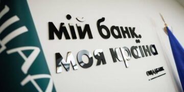 Переводы с карты на карту: клиентам Ощадбанка подсказали как избежать комиссии