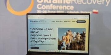 Для украинцев за границей запустили новую платформу “Домой”: как она работает