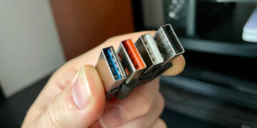 Фиолетовый USB-порт скрывает неочевидную функцию: на что стоит обратить внимание