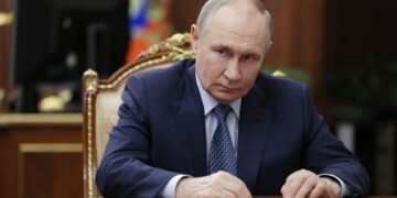 Коллапс на горизонте: в Госдуме предупреждают Путина о “грани социального взрыва”