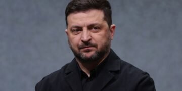 Зеленский поручил военным “работать на опережение” по РФ
