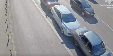 Ланцюгова реакція на дорозі: у Києві одна помилка спричинила аварію з п’ятьма авто