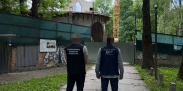 Сын руководительницы медико-социальной экспертизы строил отель в городском парке Хмельницкого — теперь объект арестован