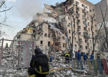 Массированная атака на Киев: пожары и разрушения в нескольких районах, есть погибшие и раненые