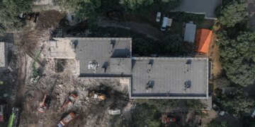 Кількість постраждалих від атаки рф на Київ наблизилася до 100