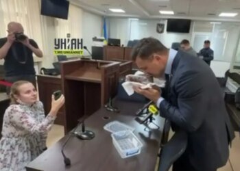 Суд поместил Тищенко под стражу с залогом в 10 млн грн: в зале он принес сало. ВИДЕО
