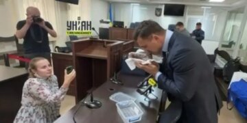 Суд поместил Тищенко под стражу с залогом в 10 млн грн: в зале он принес сало. ВИДЕО
