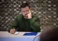 Зеленський на Ставці обговорив із виробниками зброї збільшення українських спроможностей. МЗС та Міноборони мають залучити інвестиції