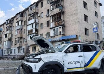 Кровавый удар РФ по Запорожью: более десяти человек ранены, погиб полицейский