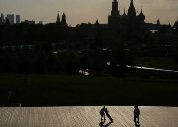 Беспилотники атакуют Москву: в Шереметьево ограничили полеты
